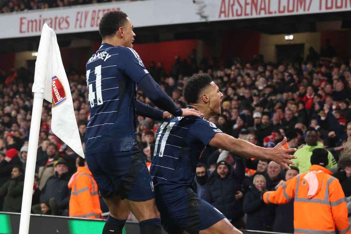 Arsenal a pierdut un avantaj de doua goluri acasa cu Aston Villa