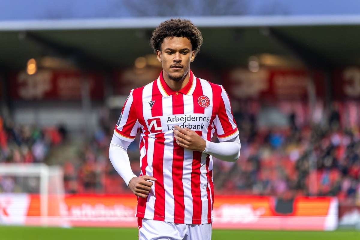 Primul transfer la Genoa in era Sucu Intariri pentru defensiva lui Vieira