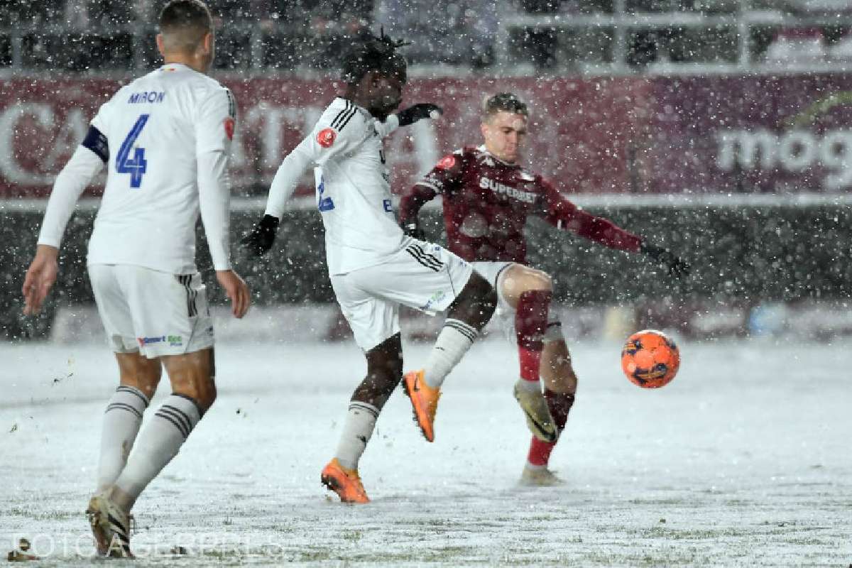 VIDEO Sumudica in conflict cu fanii Ciobotariu marcheaza primul gol la Rapid