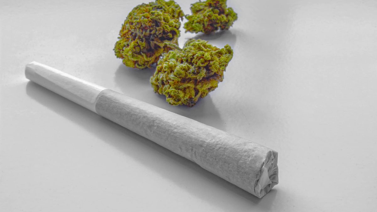 Amenda de 2000 lei pentru barbat prins cu canabis