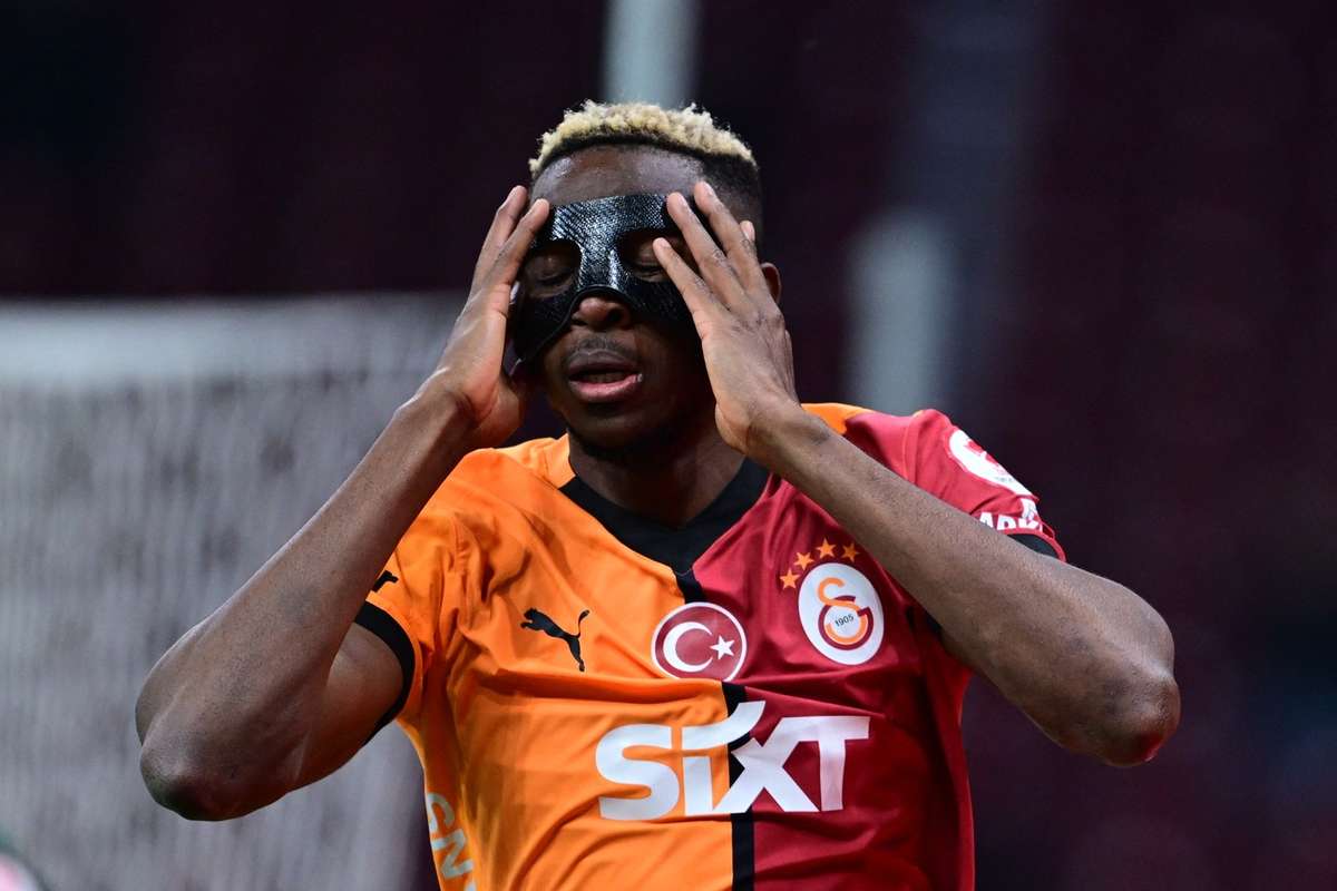 Manchester United ofera o suma uriasa Hojlund pentru Osimhen