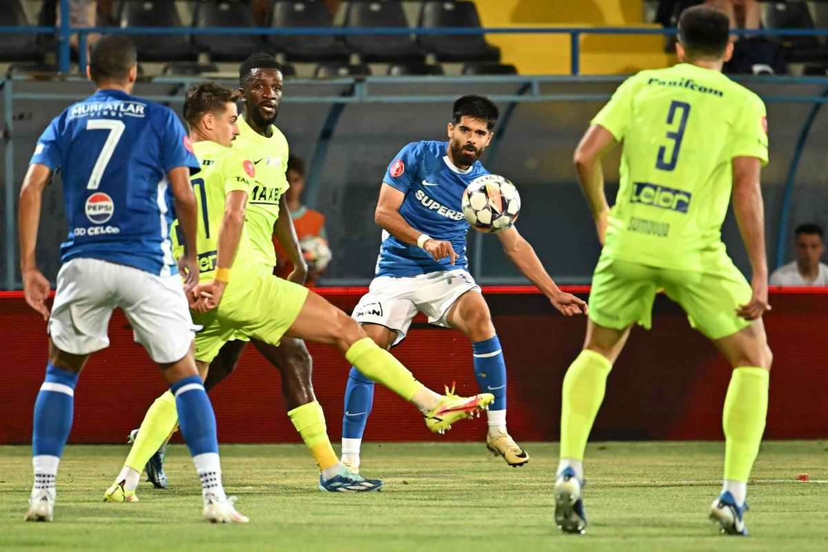 Poli Iasi isi prelungeste invincibilitatea Farul al patrulea joc fara succes