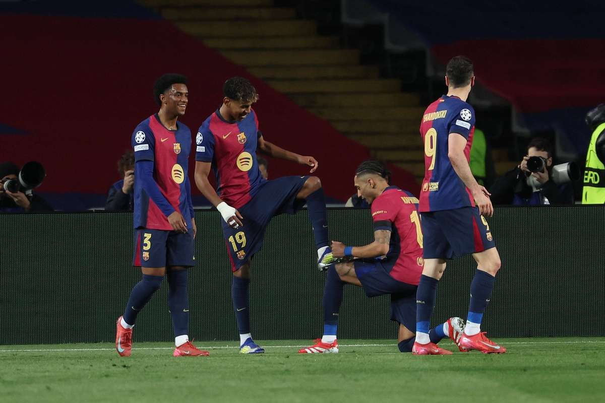 Raphinha si Yamal stralucesc Barcelona prima calificata in sferturi