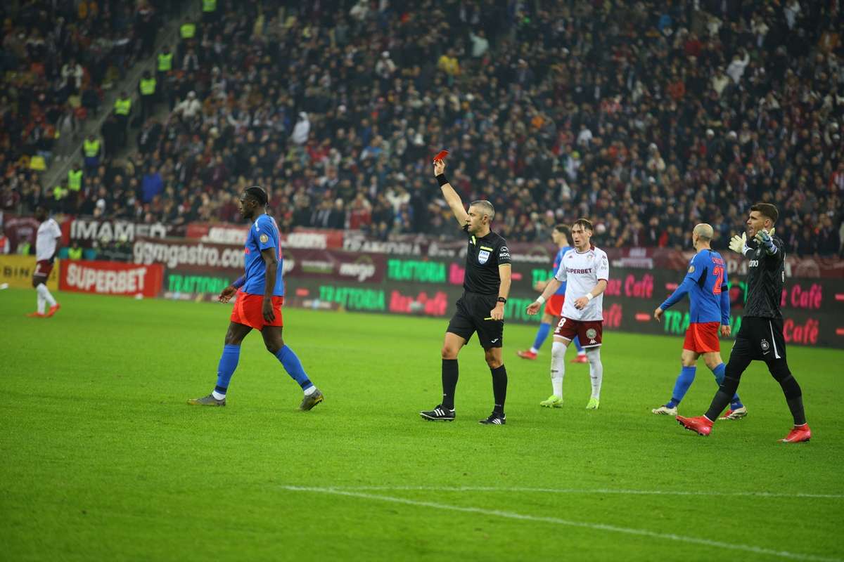 Rapid nu a reusit sa invinga FCSB desi adversarii au jucat in zece
