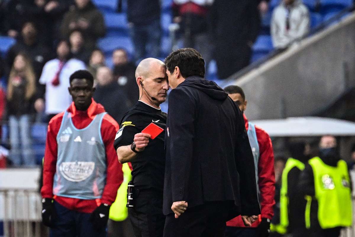 Tensiuni la Lyon inaintea meciului cu FCSB Antrenorul Paulo Fonseca aproape de conflict cu arbitrul