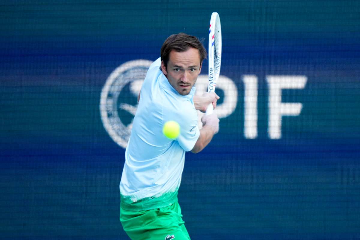 Tracker tenis Medvedev OUT Miami Swiatek domina Ostapenko OUT