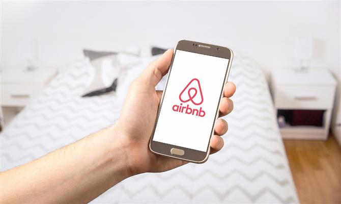 ANAF incepe controale la Airbnb si Booking 80 la suta proprietari ilegali