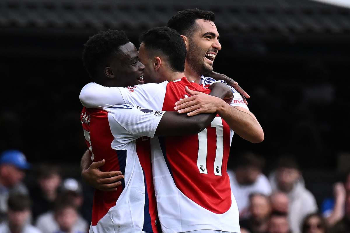 Arsenal a invins Ipswich si amana titlul lui Liverpool