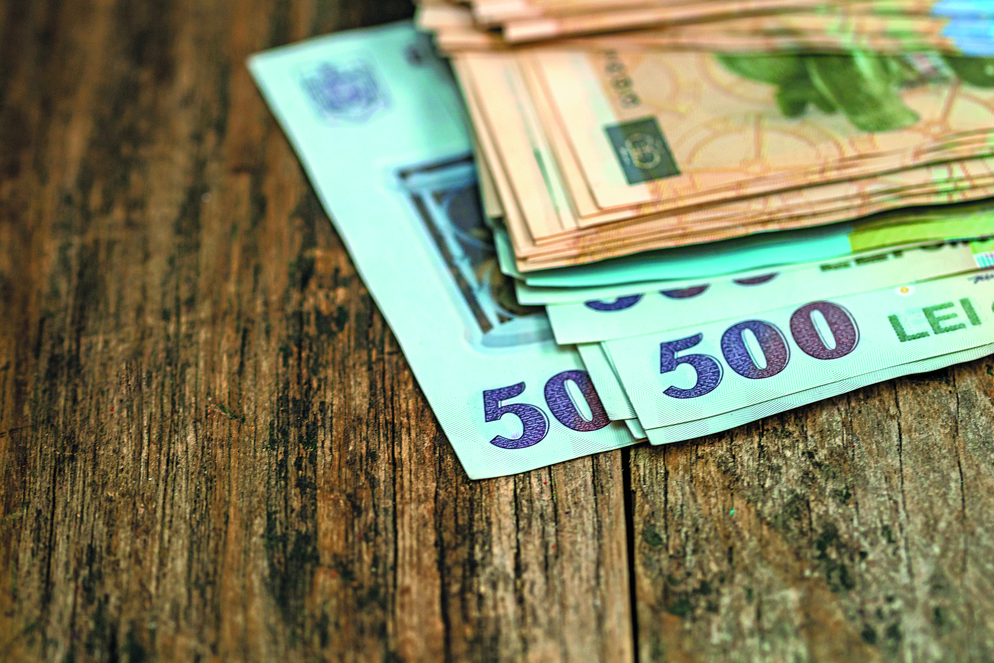 Banii pentru alocatii indemnizatii si pensii vin inainte de Paste