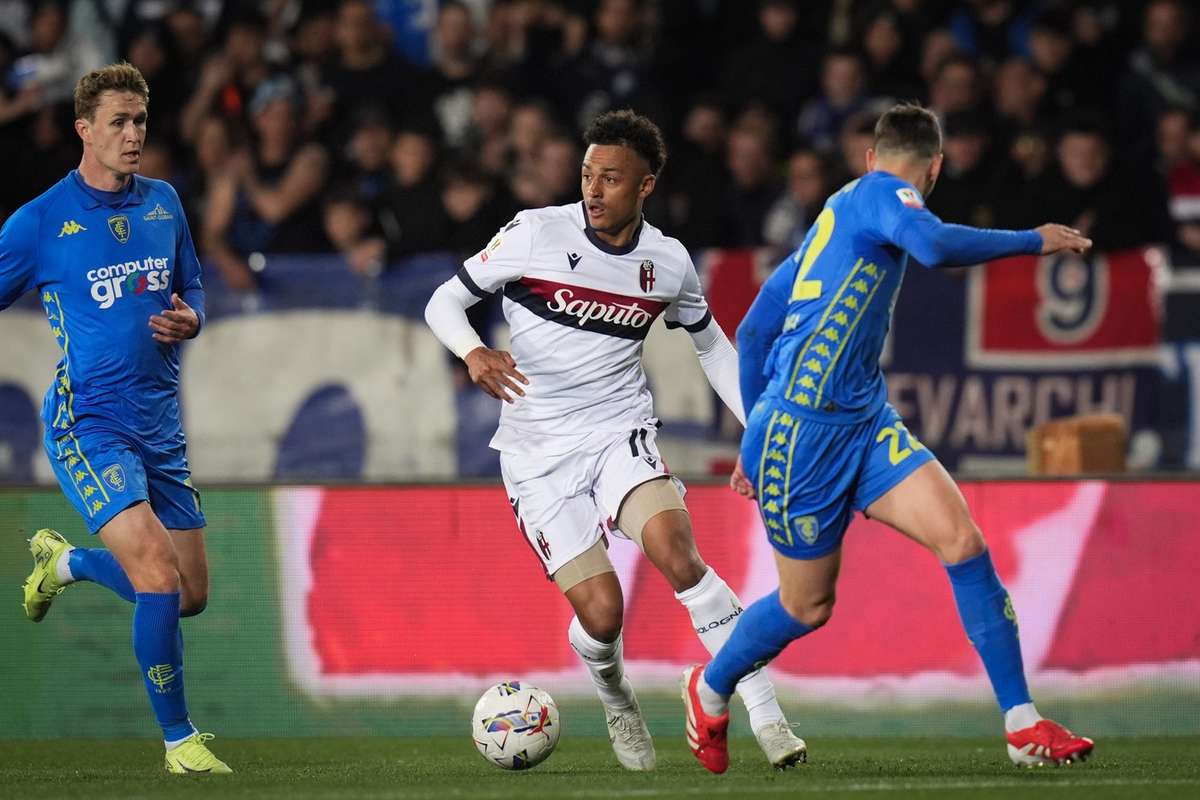 Bologna invinge Empoli si se apropie de finala
