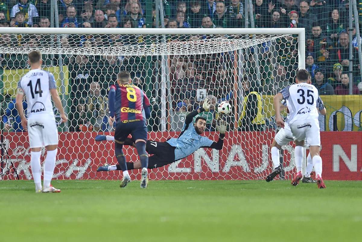 Cojocaru apara penalty ul unui moldovean si ajunge in finala Cupei Poloniei