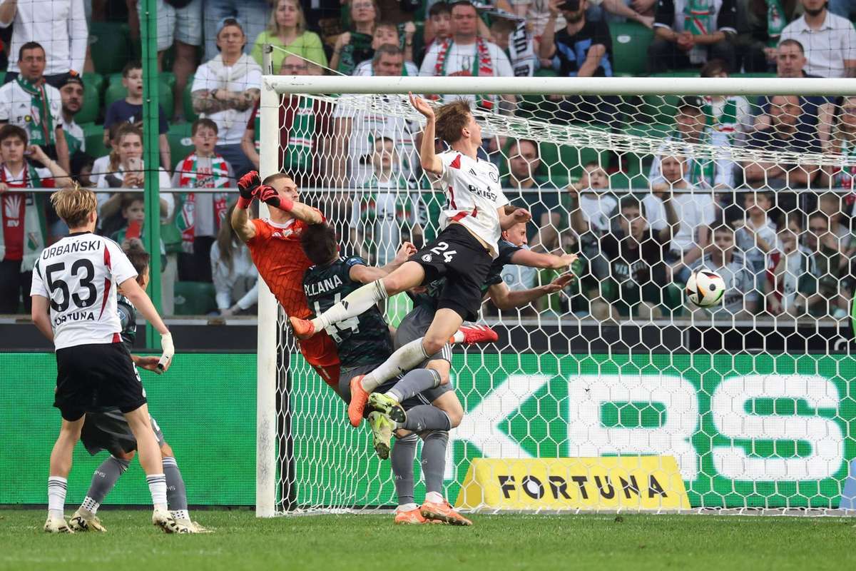 Doliul national nu modifica programul din Polonia