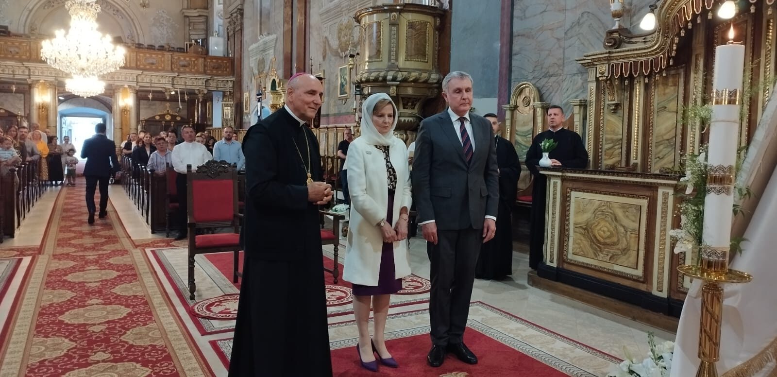 Familia Regala la omagiat pe Papa Francisc la Oradea