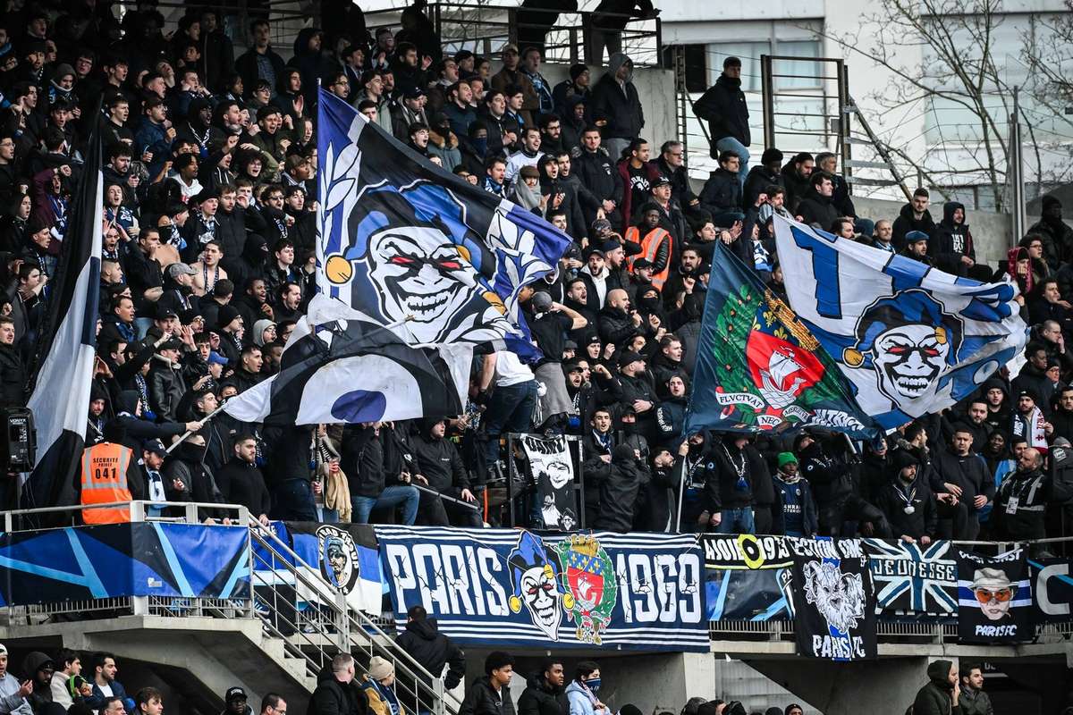 Franta propune interzicerea unui grup de suporteri violenti