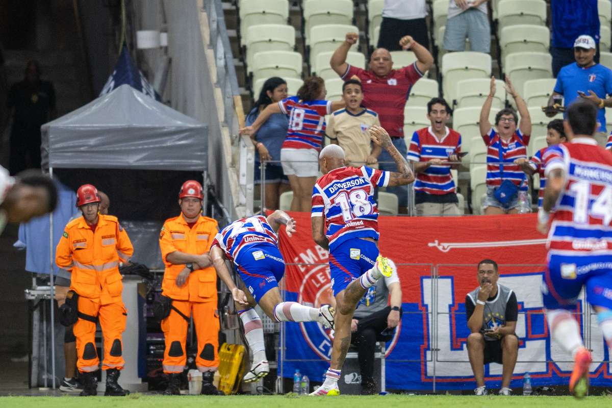 Moment neverosimil Si a accidentat colegul sarbatorind un gol anulat