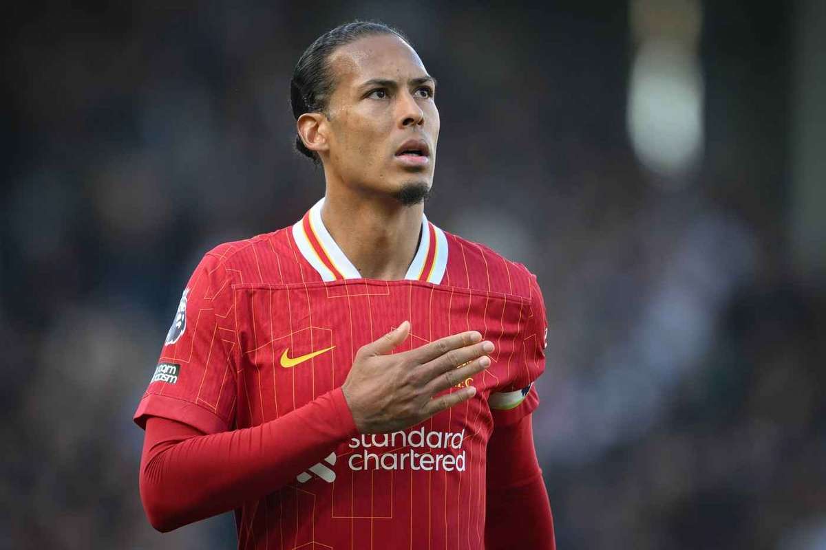 Van Dijk sugereaza progrese pentru un nou contract cu Liverpool
