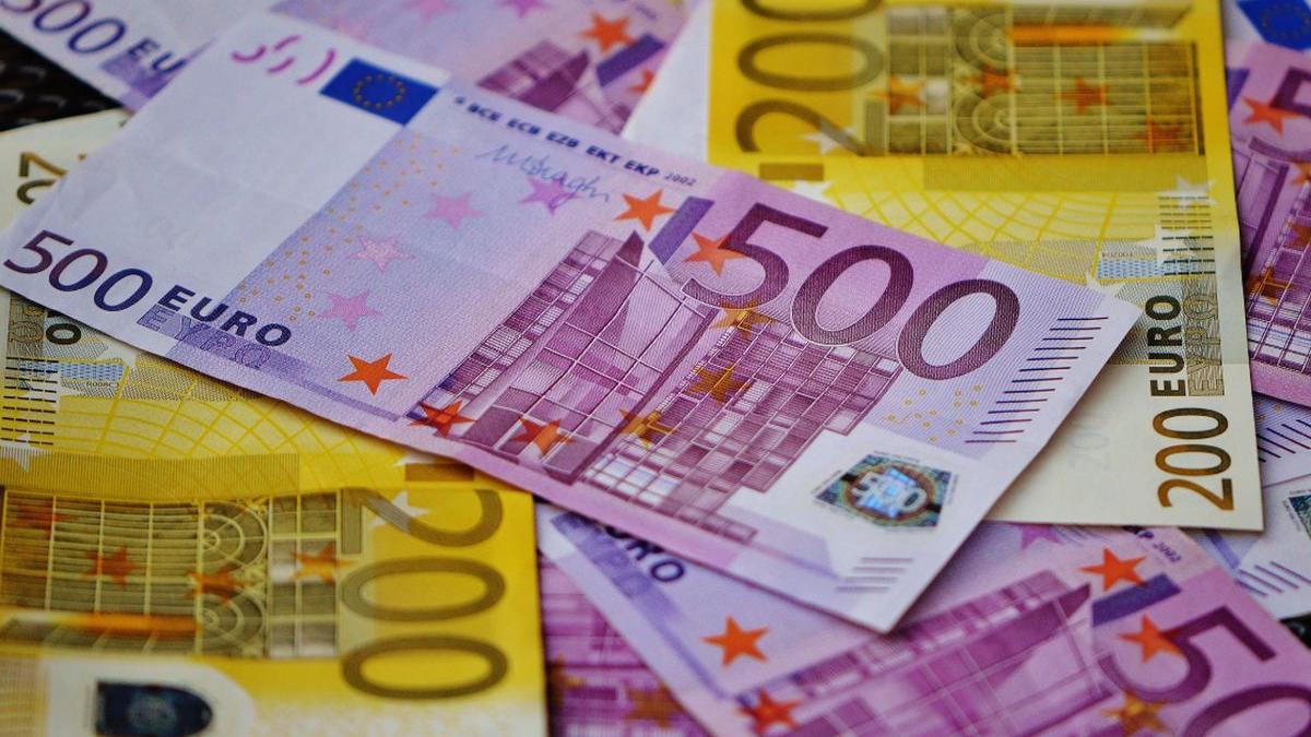 BNR Leul se intareste fata de euro scade fata de dolar