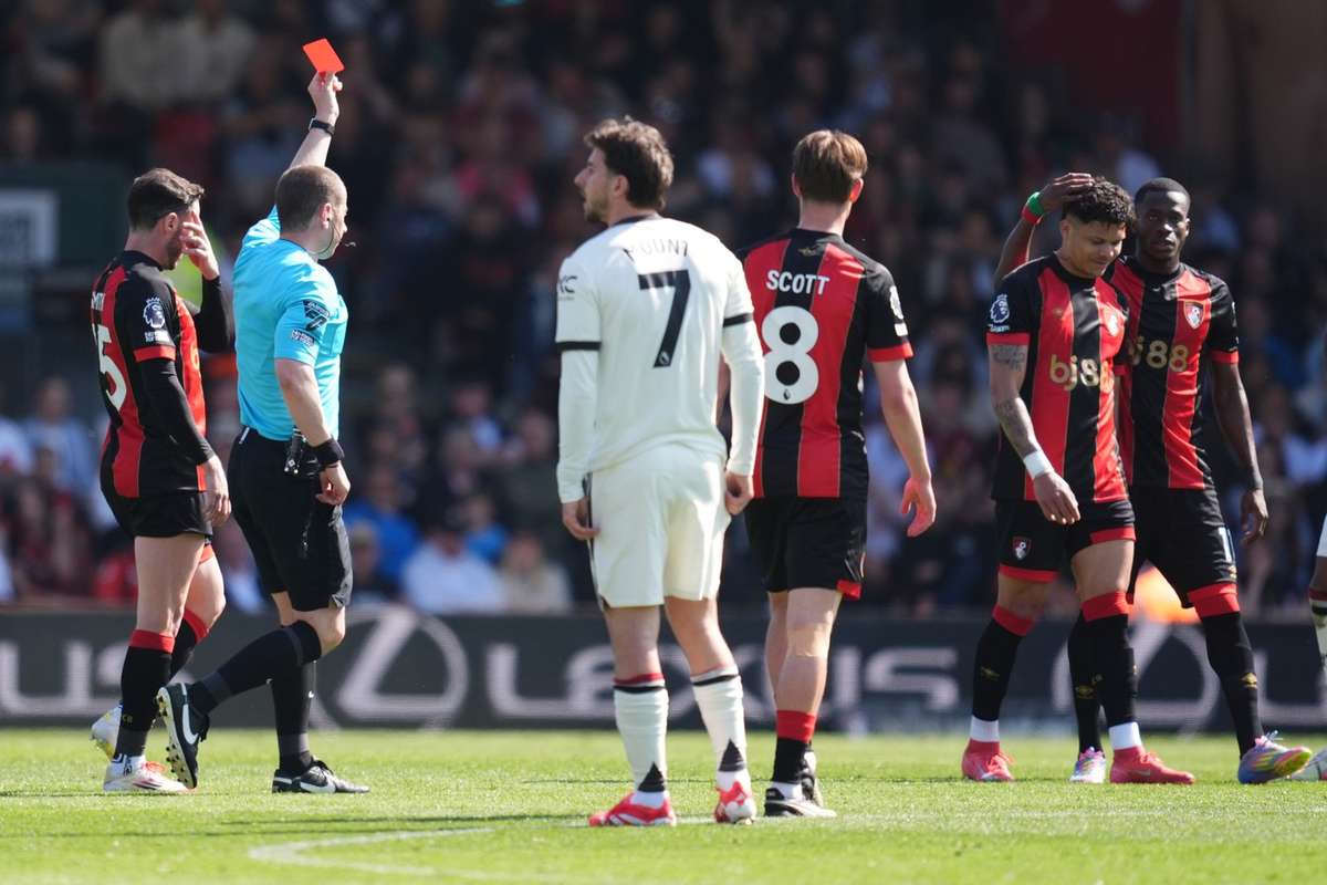 Cartonas rosu anulat Evanilson scapa nepedepsit dupa meci cu Manchester United