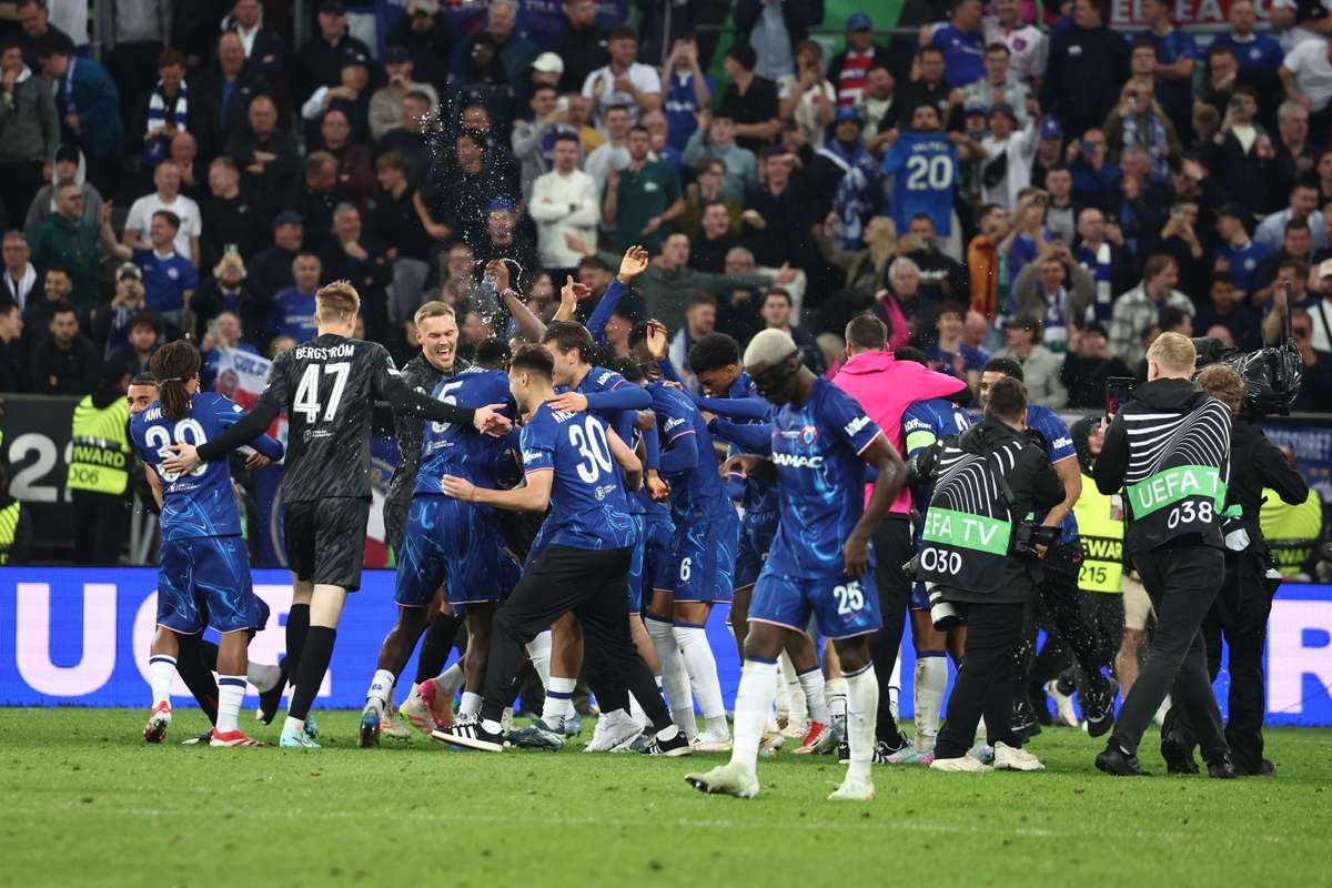 Premiera istorica cinci cluburi engleze castiga trofee simultan
