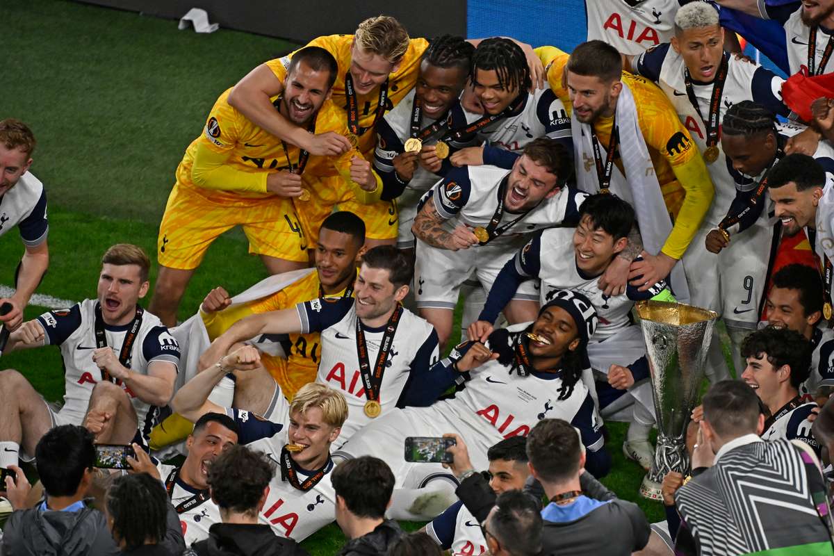 UEFA isi cere scuzepentru lipsa medaliilor la finala