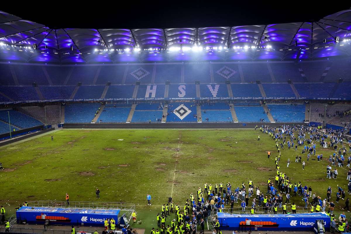 VIDEO Dezastrul lasat de fanii Hamburg dupa promovare