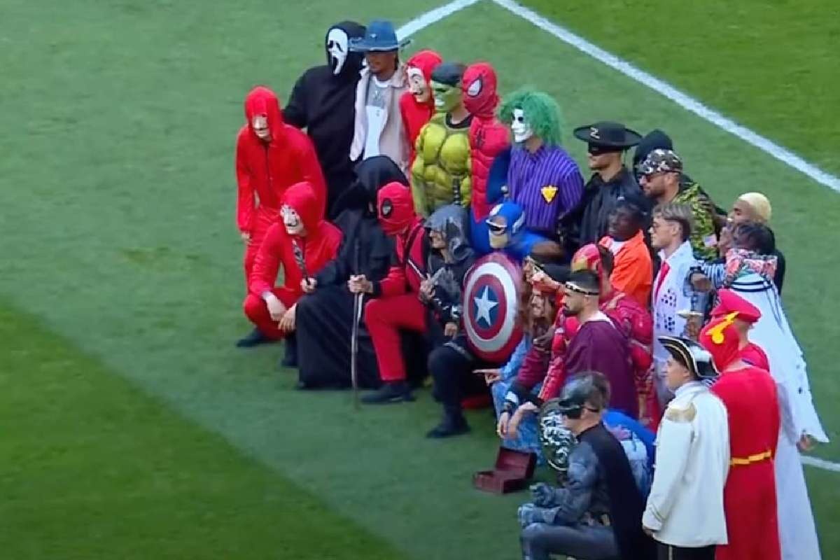 VIDEO FCSB sarbatoresc castigarea titlului cu costume