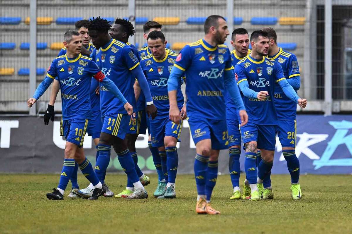 final nebun in play out o gafa decide retrogradarea