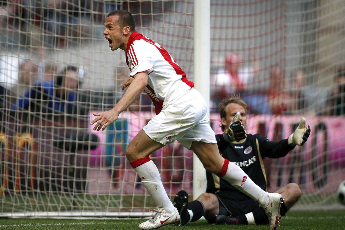 Ajax si a gasit antrenor Fost fundas preia banca tehnica