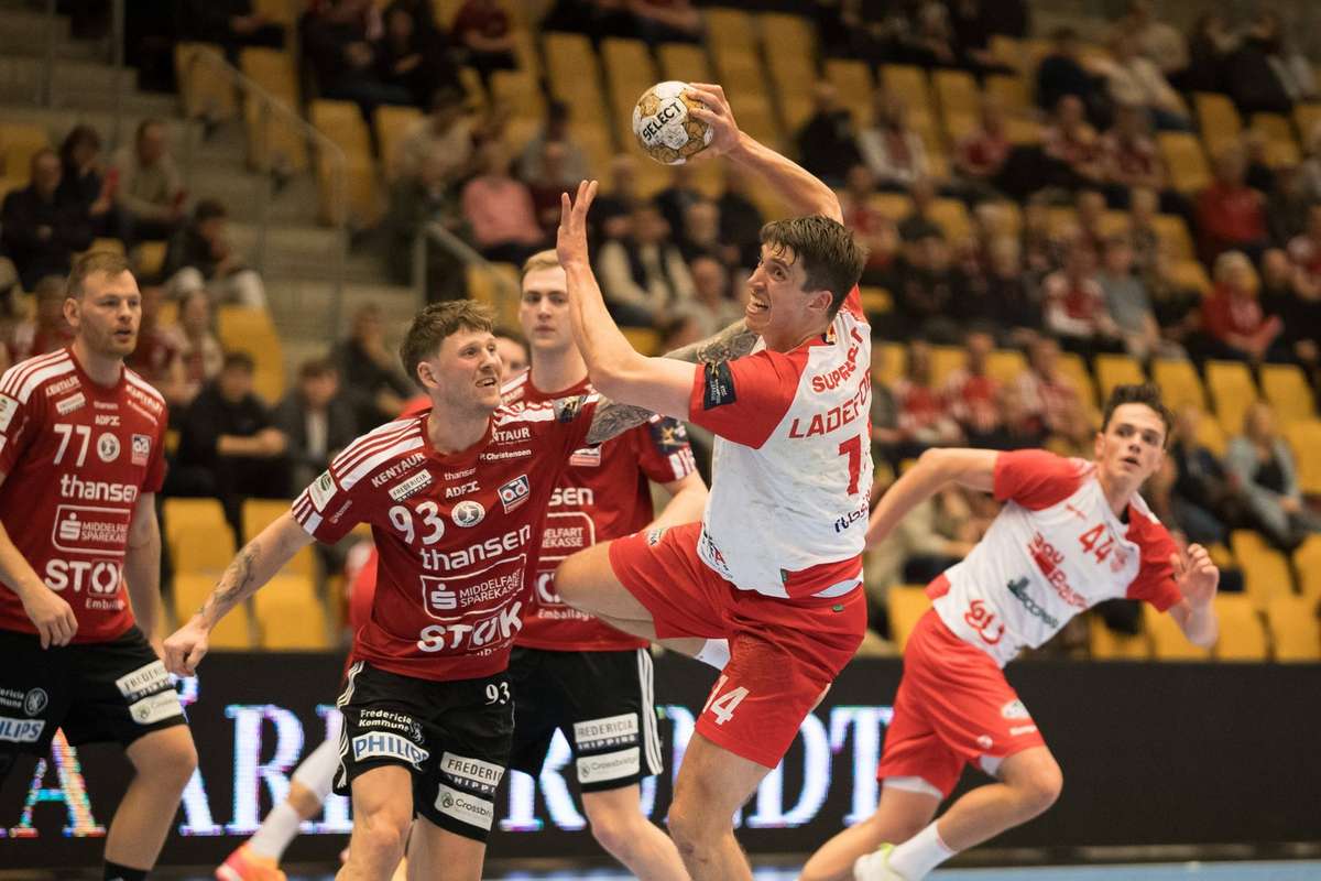 CS Dinamo Bucuresti un nou transfer Dulaii au adu un moldovean urias