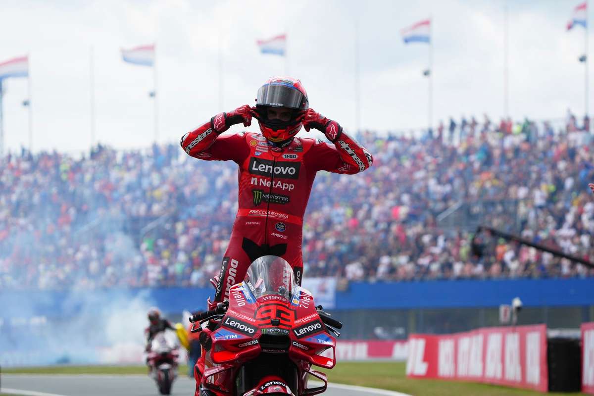 Marc Marquez castiga Marele Premiu al Olandei din a doua linie Fratele sau Alex sufer un accident