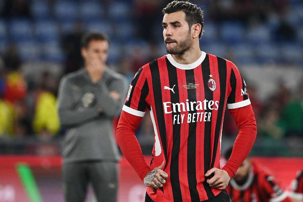 Theo Hernandez a decis sa paraseasca AC Milan