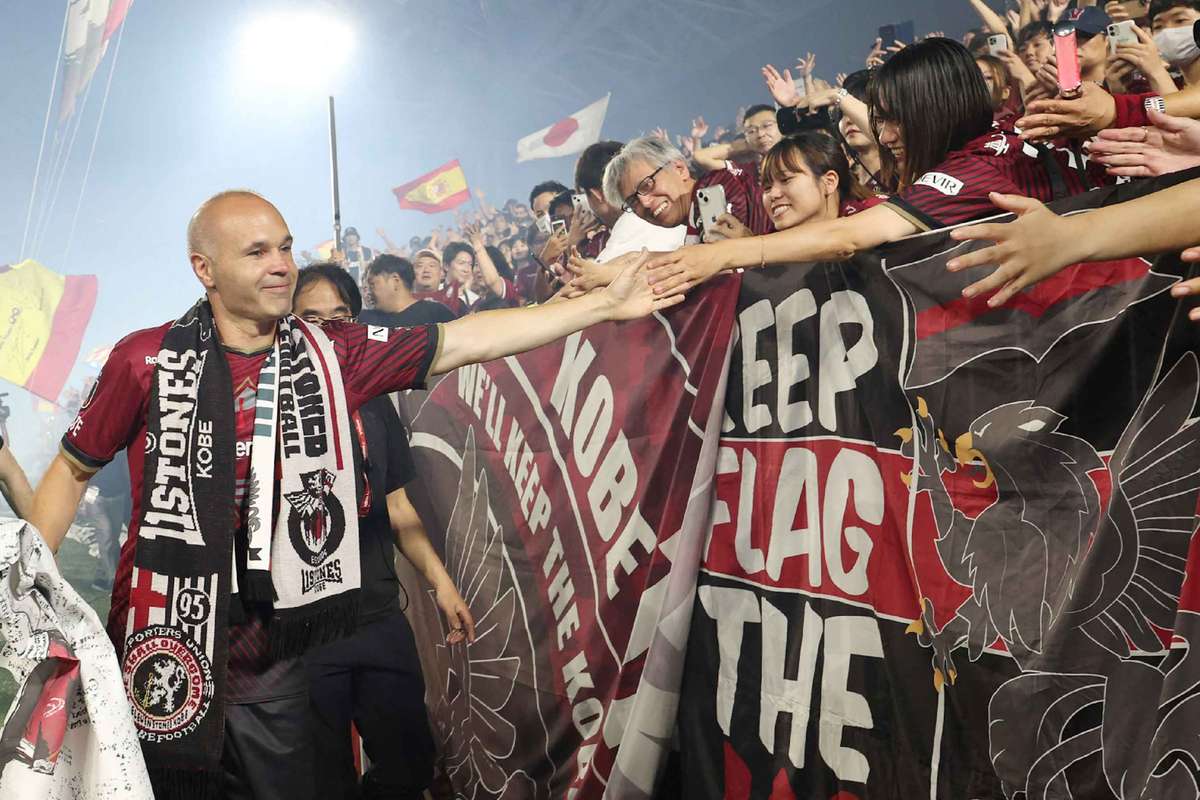 Barcelona va intalni Vissel Kobe intr un meci amical