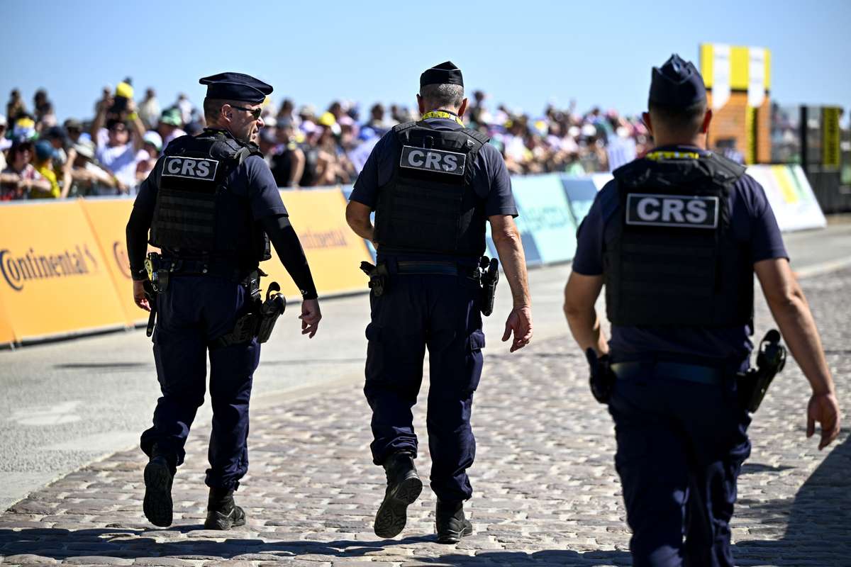 Ciclism 3000 de politisti si jandarmi la Turul Frantei