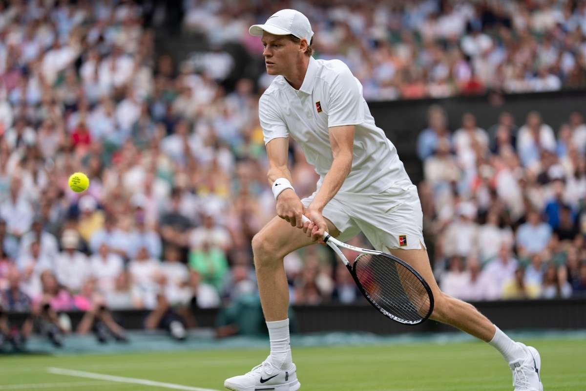 Jannik Sinner s a calificat in optimile de la Wimbledon