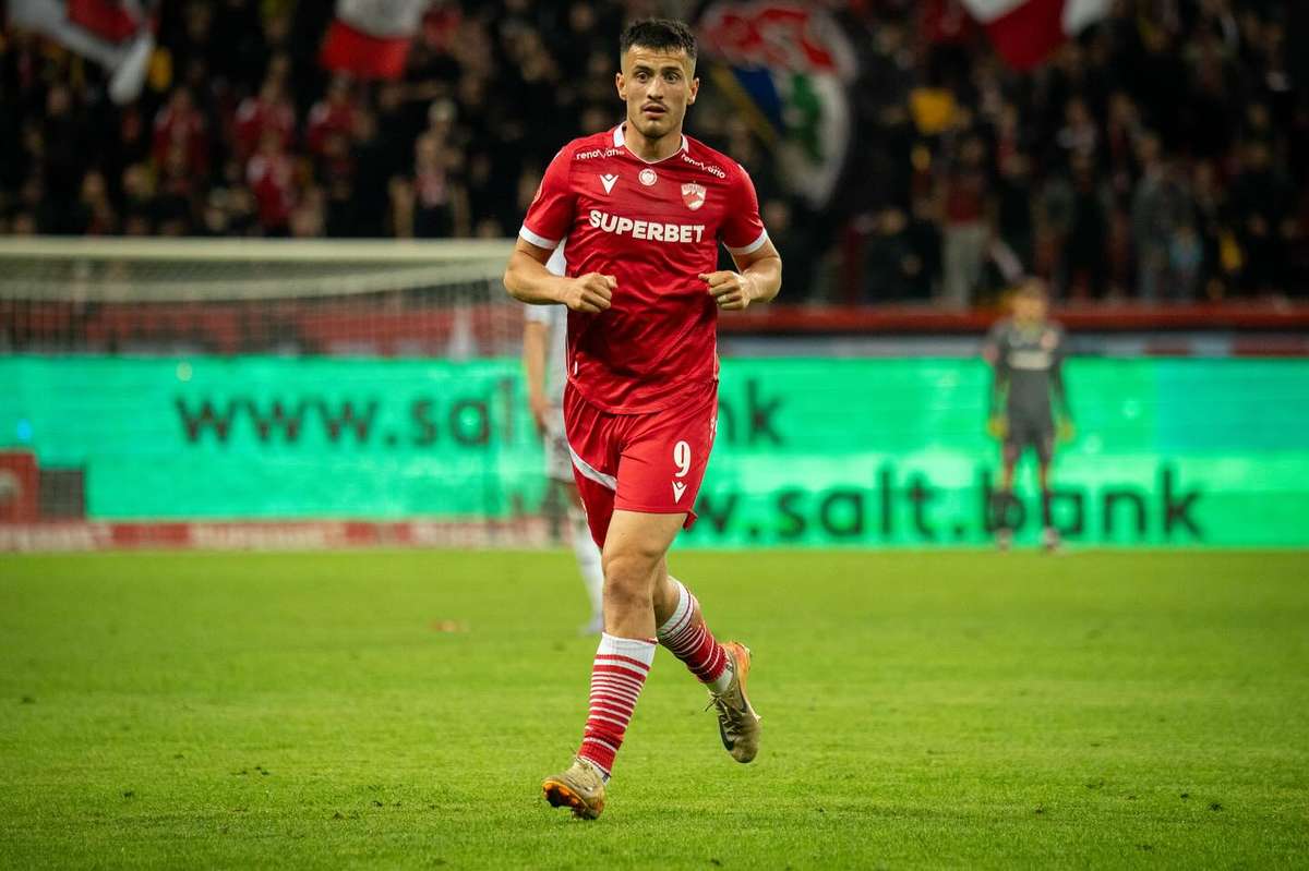 Oficial Trei jucatori au parasit Dinamo