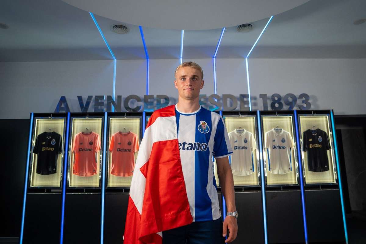 Oficial Victor Froholdt transfer record la FC Copenhaga