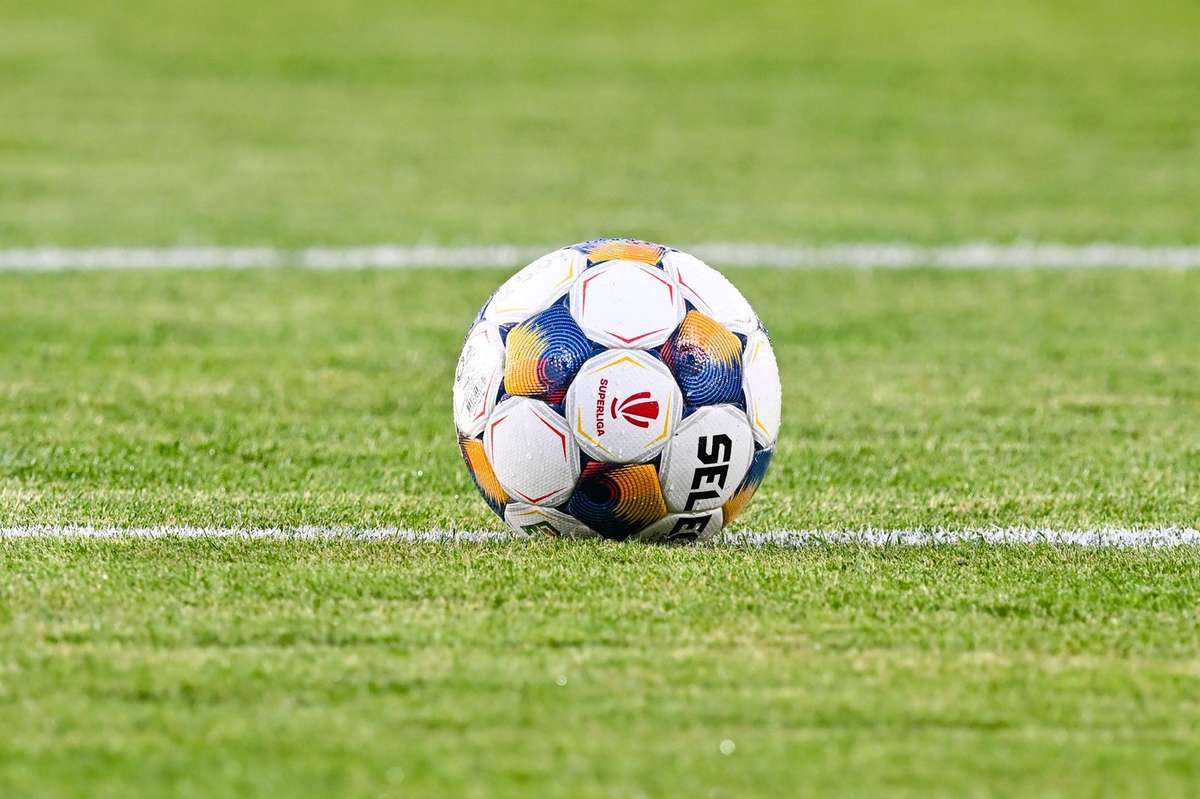 Superliga a inceput suporterii sunt in vacanta