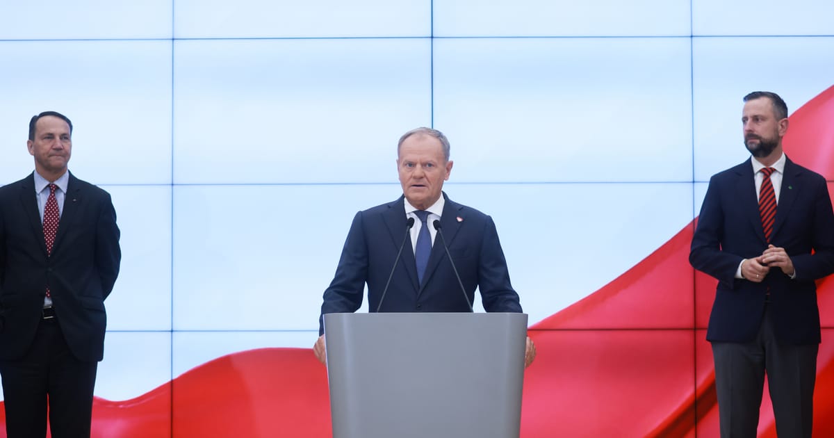 Tusk din Polonia reorganizeaza guvernul dupa alegeri