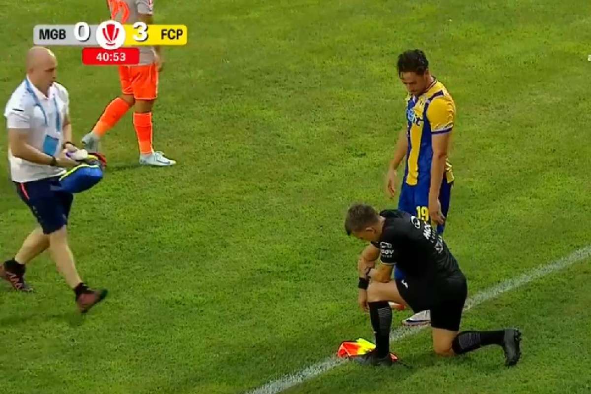 VIDEO Meci din Superliga intrerupt din cauza unei accidentari