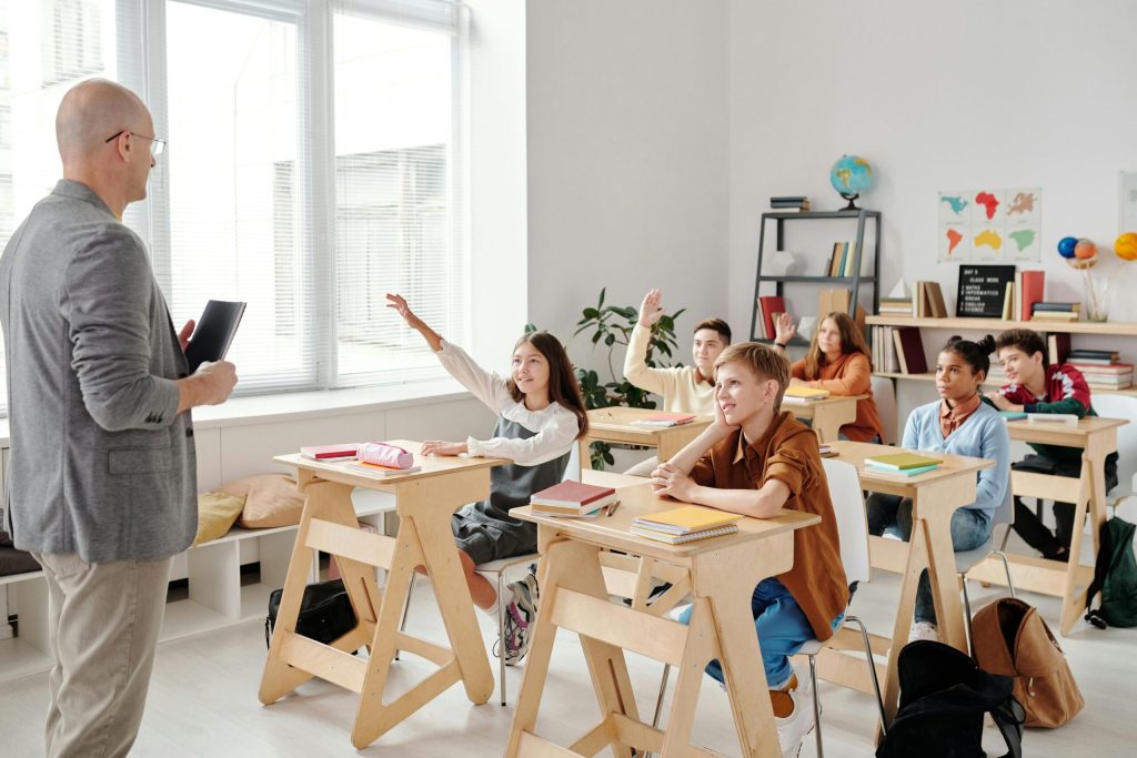 Austeritatea afecteaza educatia bursa va scadea din 2025