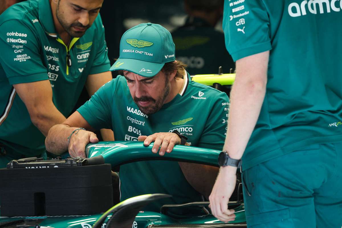 Fernando Alonso sufera o leziune musculara si va lipsi de la antrenament in Ungaria