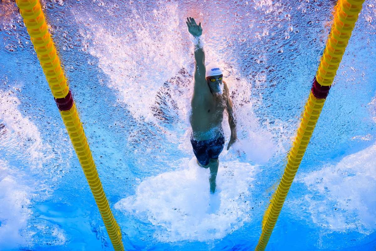 Interzis cardiacilor David Popovici campion mondial la 100m liber