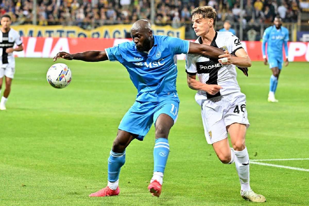 Liverpool transfera un fundas central de la fosta echipa a lui Dennis Man