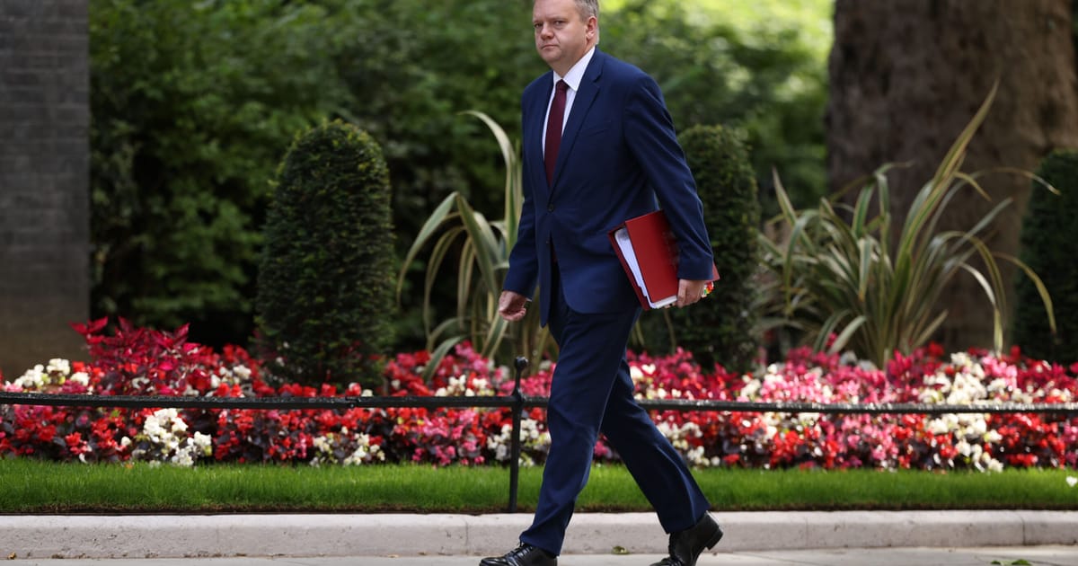 Partidul Laburist ii provoca pe Nigel Farage despre