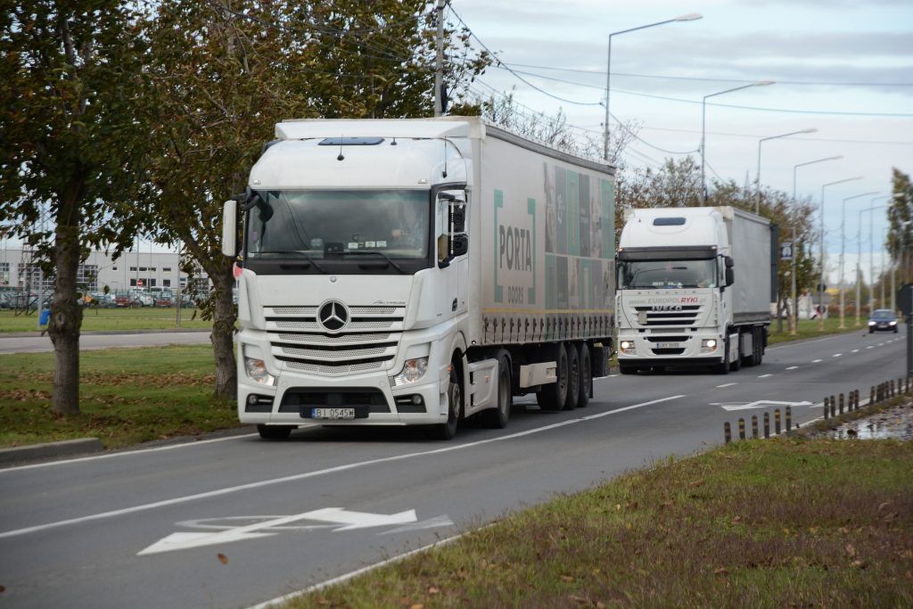 Restrictii de circulatie pentru camioane catre Ungaria