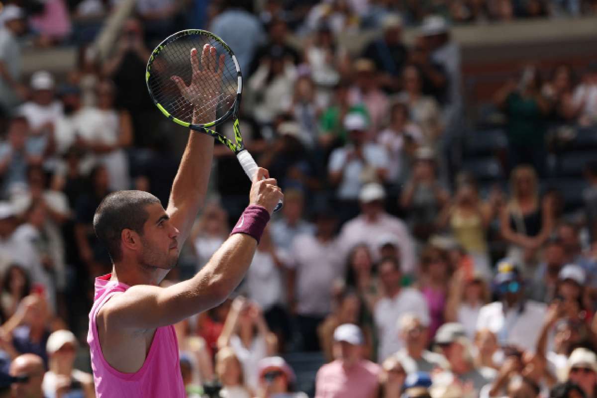 Alcaraz depaseste o accidentare si avanseaza in optimi la US Open