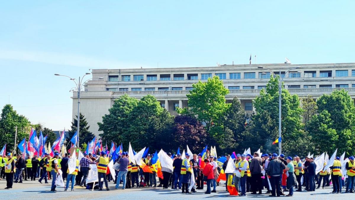 Functionarii publici vor protesta luni in Bucuresti