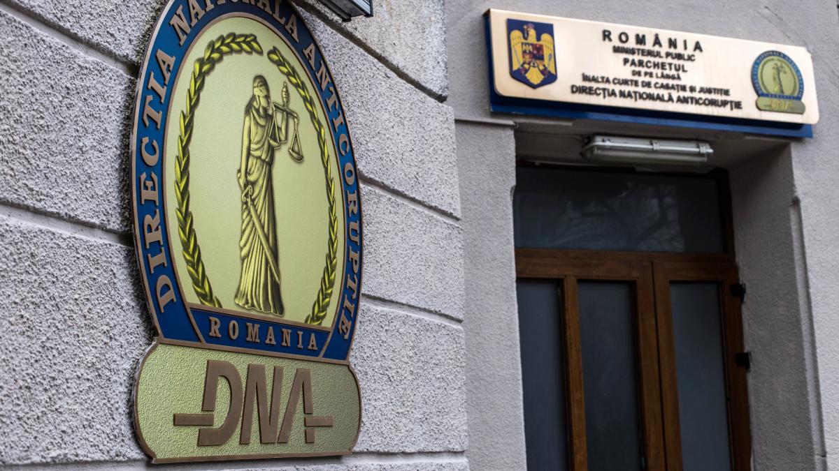 Proteasa acuzat de DNA pentru abuz in serviciu