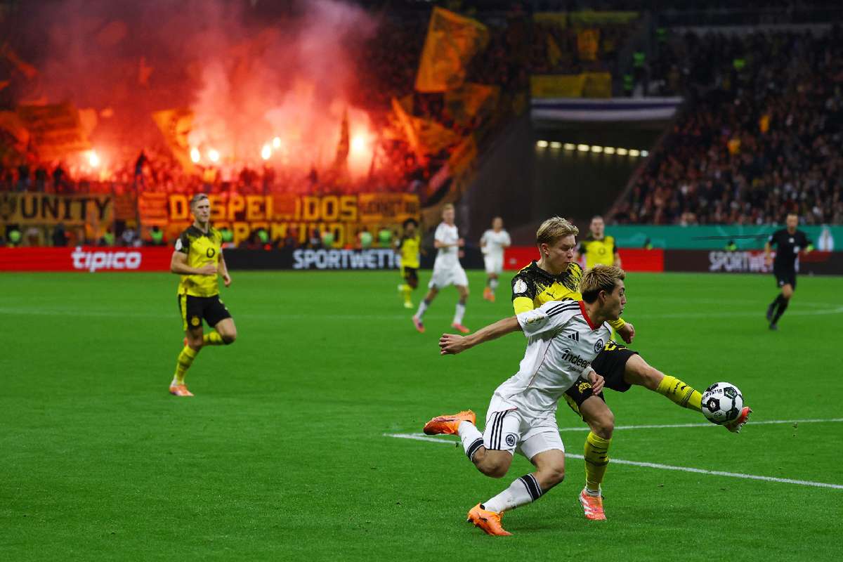 Borussia Dortmund invinge Eintracht Frankfurt la penalty uri