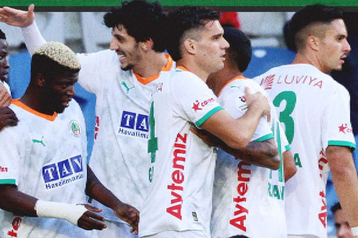 Gol de exceptie la Gica Hagi Ianis marcheza din lovitura libera